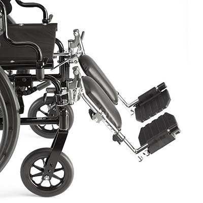 Swing-away leg rests of the Invacare 9000 Jymni wheelchair
