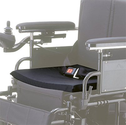 Seat with safety belt of the Cirrus Plus Power Wheelchair 
